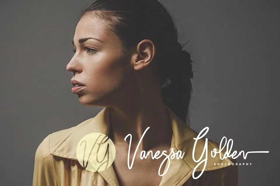 Salute Riches Handwritten Font