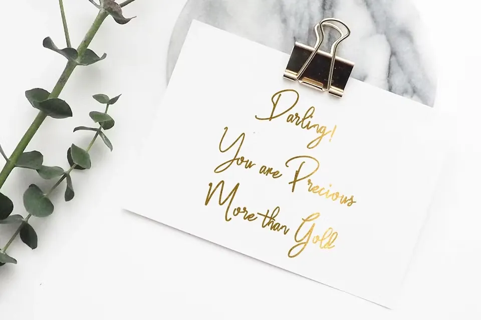 Salute Riches Handwritten Font