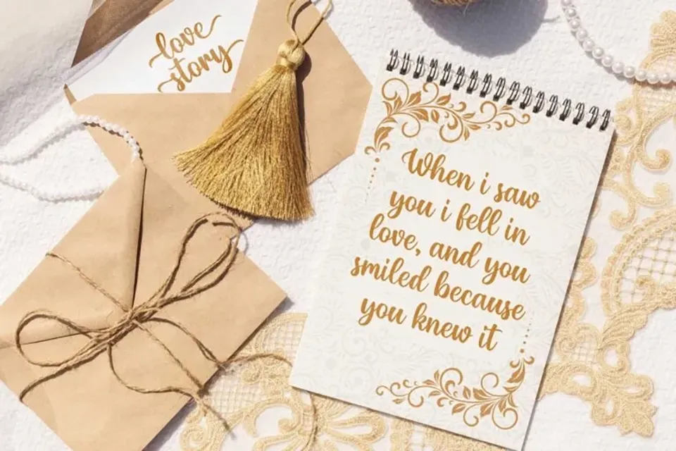 Hello Valentica Font