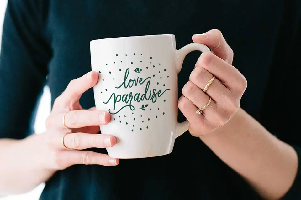 Monalisa Script Font